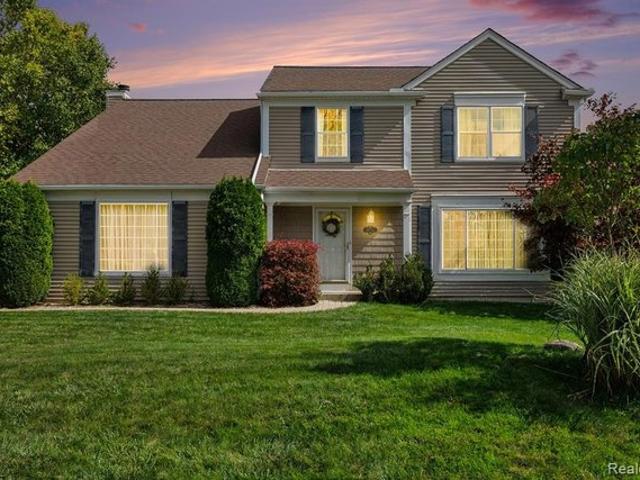 House for sale in North Fairview Farms, Rochester Hills