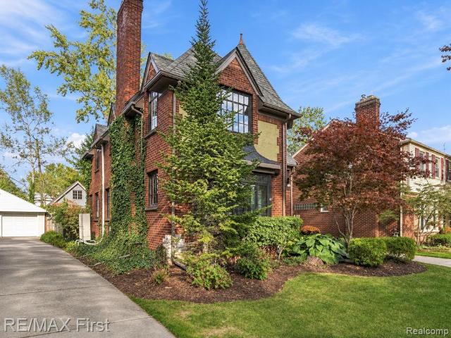 House for sale in Grosse Pointe Woods, Wayne County