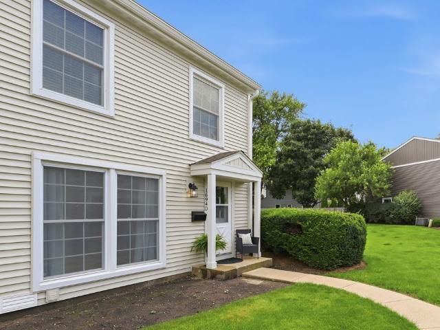 Townhouse for sale in Wheaton, Illinois