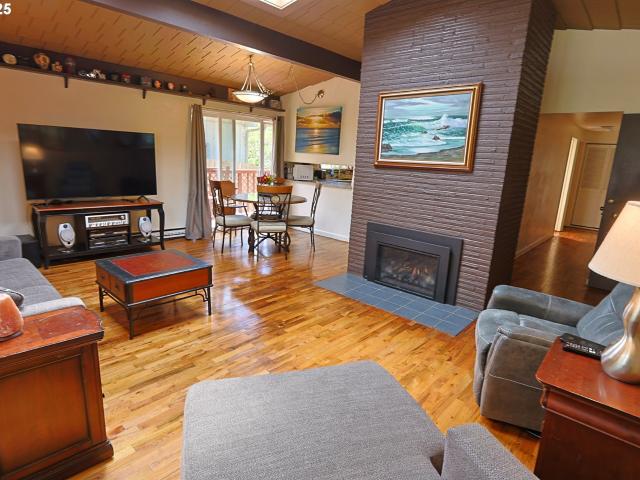 House for sale in Coos Bay