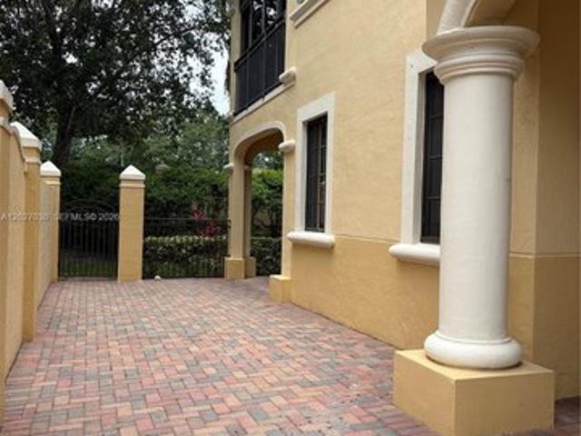 Townhouse for sale in Weston, Florida
