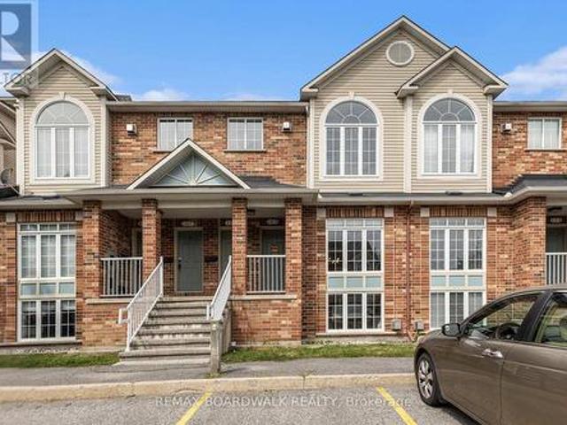 Townhouse for sale in Kanata North, Ottawa