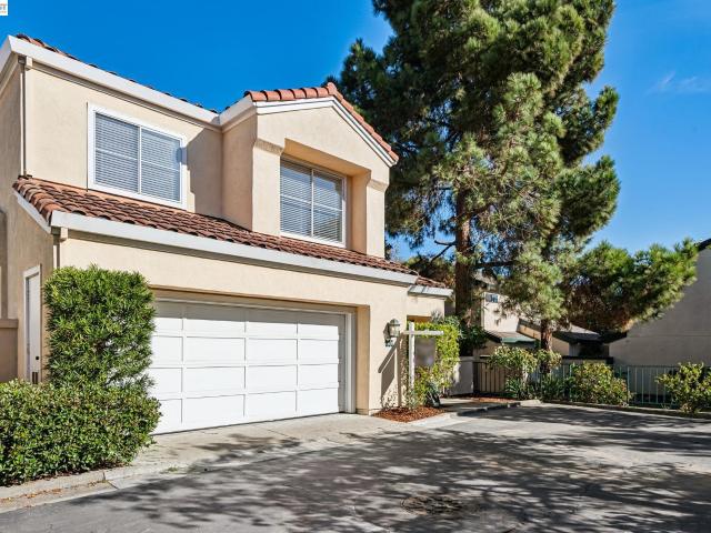 House for sale in Bay Farm Island, Alameda