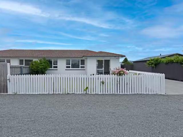 House for sale in Chaslands, Canterbury