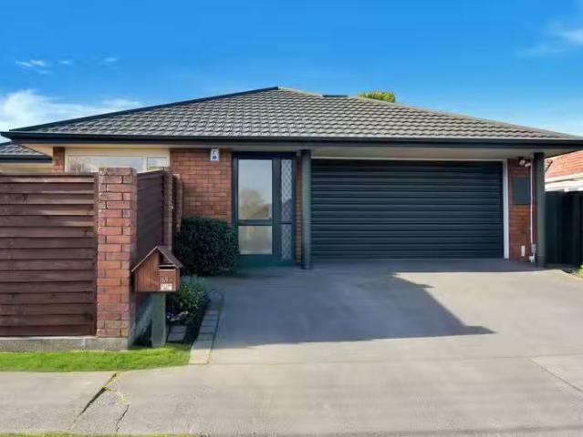 House for sale in Chaslands, Canterbury