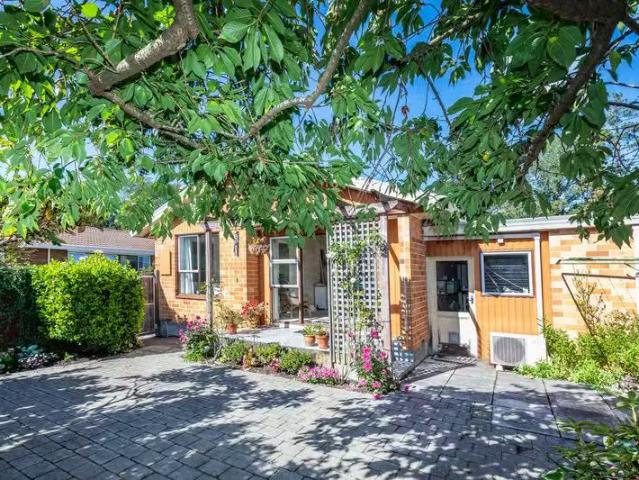 House for sale in Chaslands, Canterbury