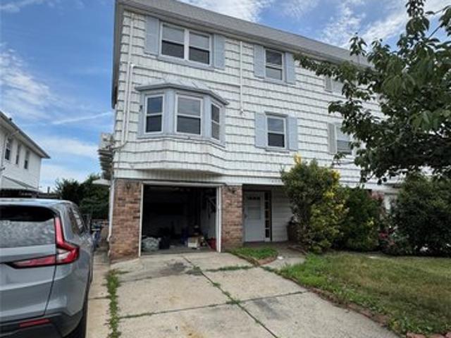 House for sale in Queens, Arverne