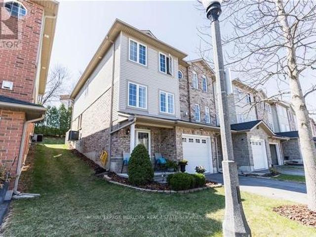 Townhouse for sale in Ancaster, Ontario