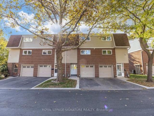Townhouse for sale in Burlington, Golden Horseshoe