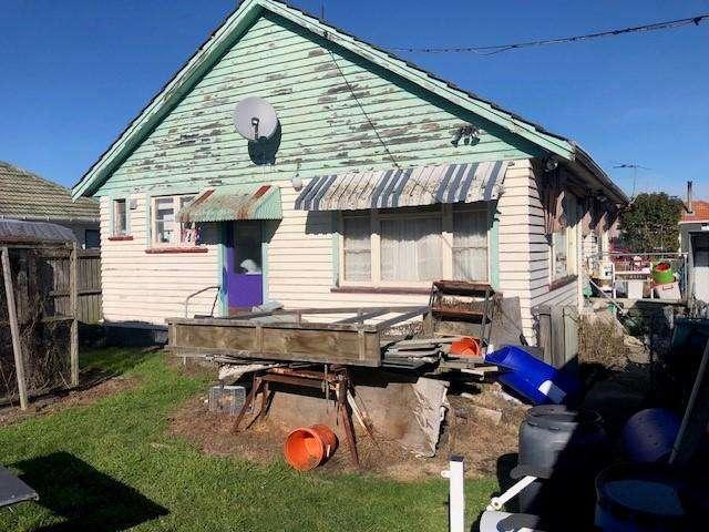 House for sale in Chaslands, Canterbury