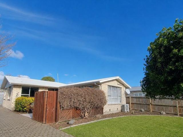 House for rent in Chaslands, Canterbury