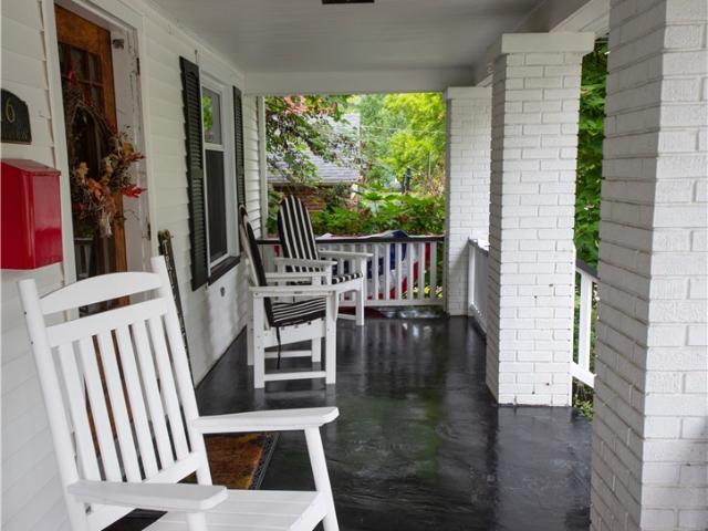 House for sale in Chagrin Falls West Side Historic District, Chagrin Falls