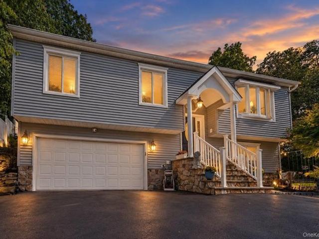 House for sale in Baldwin Place, New York