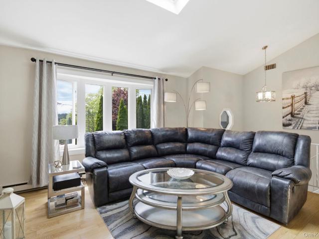 House for sale in Baldwin Place, New York