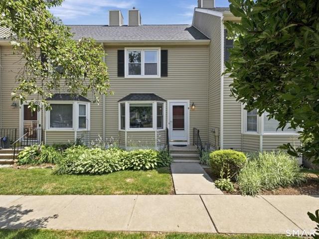 Townhouse for sale in Suffield, Connecticut