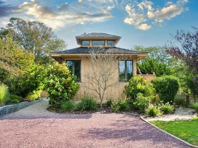 House for sale in Wainscott, New York