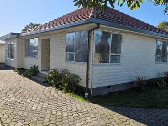House for rent in Chaslands, Canterbury