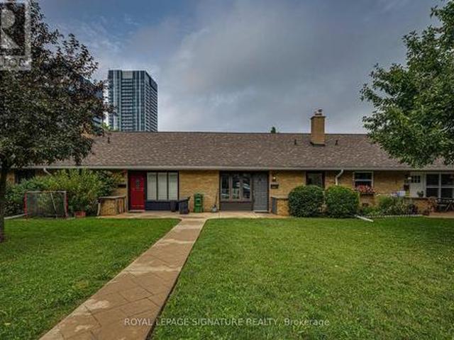 Townhouse for sale in Woburn, Ontario