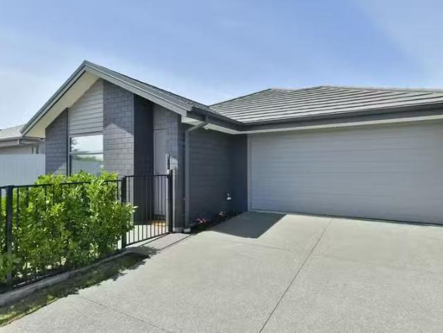 House for sale in Chaslands, Canterbury