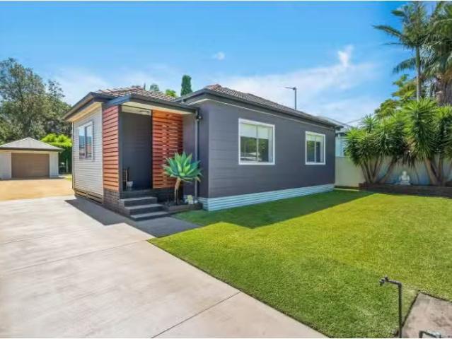 House for rent in Wollongong West, New South Wales