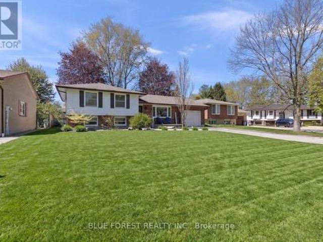 House for sale in Strathroy-caradoc, Ontario