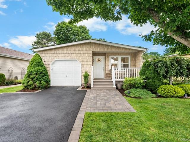 Condo for sale in Centereach, New York