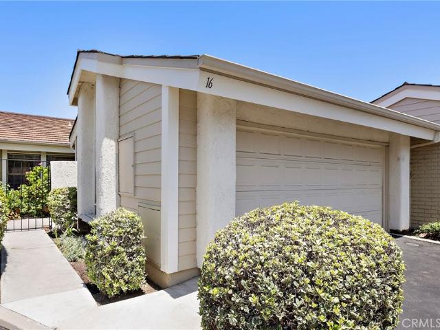 Condo for sale in Irvine, Woodbridge