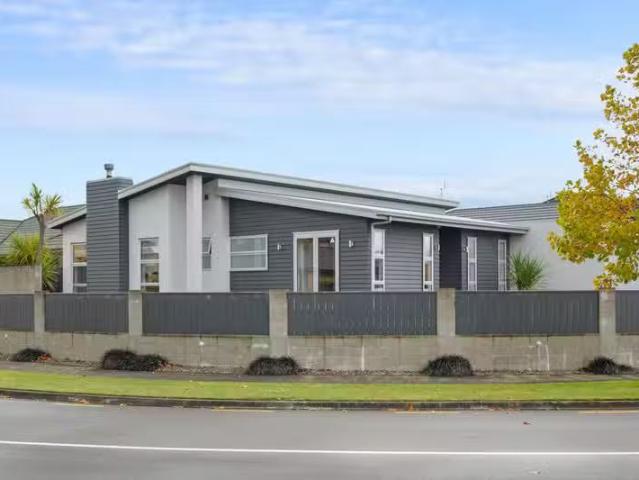 House for sale in Chaslands, Canterbury