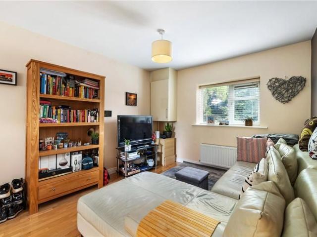 Apartment to rent in Bluebell, North Tipperary