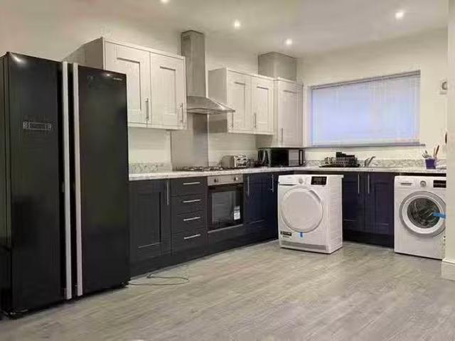 Apartment for rent in Elm Park, Calderstones
