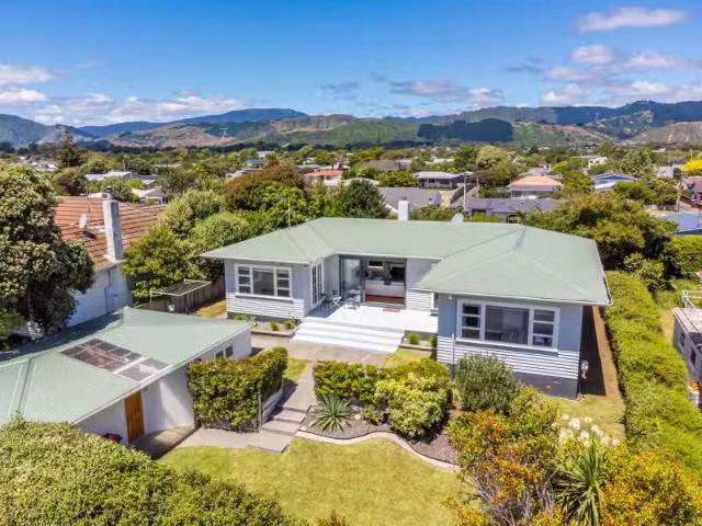 House for sale in Paraparaumu Beach, Wellington