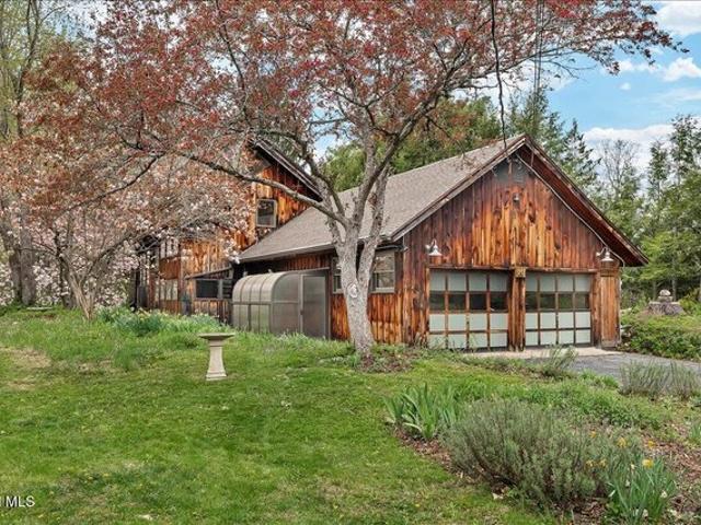 House for sale in Saratoga, New York