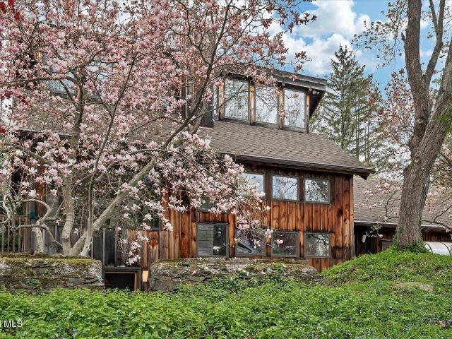 House for sale in Saratoga, New York