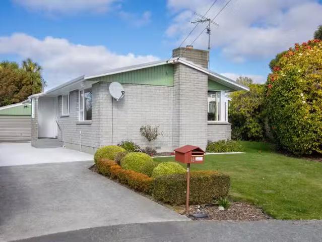 House for sale in Chaslands, Canterbury