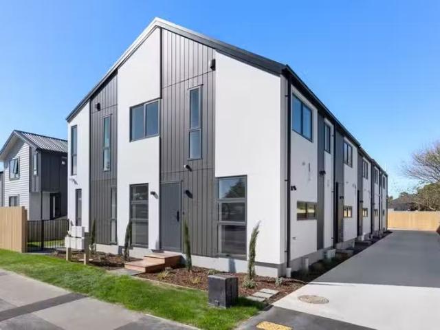 House for sale in Chaslands, Canterbury