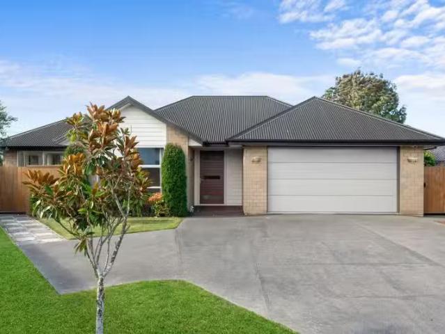 House for sale in Chaslands, Canterbury