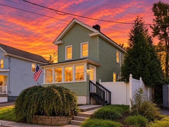 House for sale in Oxford Township, Warren County