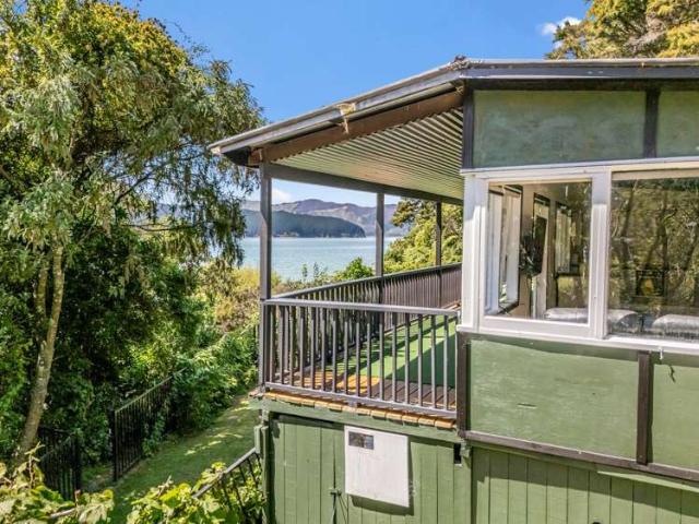 Property for sale in Marlborough