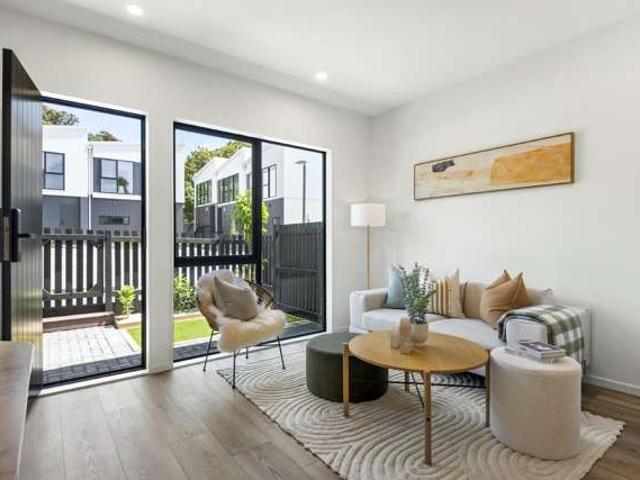 Townhouse for sale in Narrow Neck