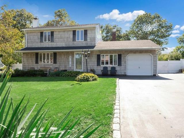 House for sale in Ridge, Town of Brookhaven