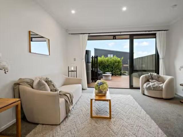 House for sale in Oratia