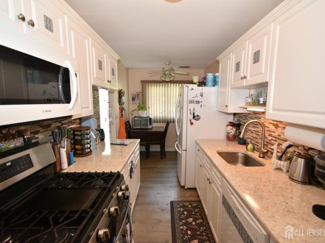 Townhouse for sale in Cliffwood, New Jersey