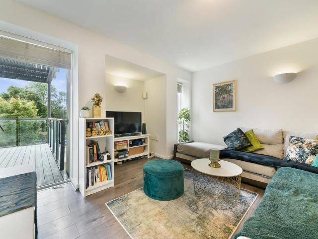 Apartment for rent in London Borough of Hounslow, Strand