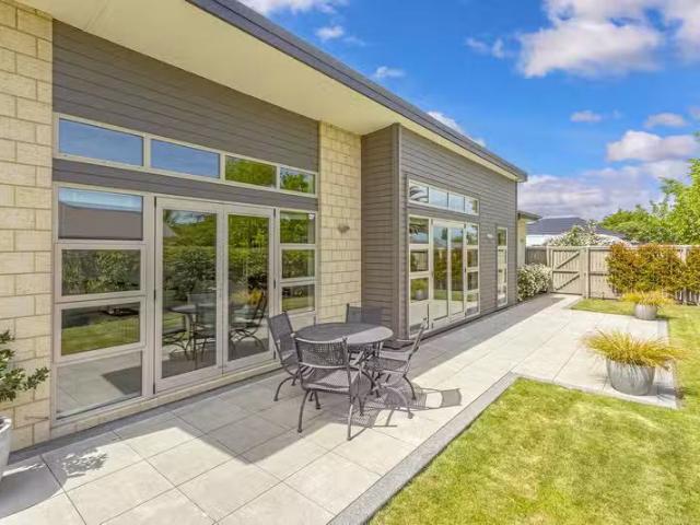 House for sale in Chaslands, Canterbury