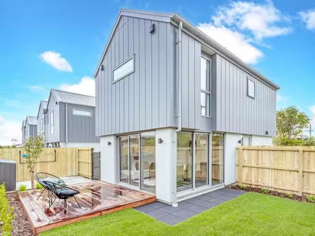 House for sale in Chaslands, Canterbury