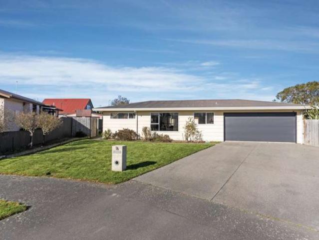 House for sale in Chaslands, Canterbury