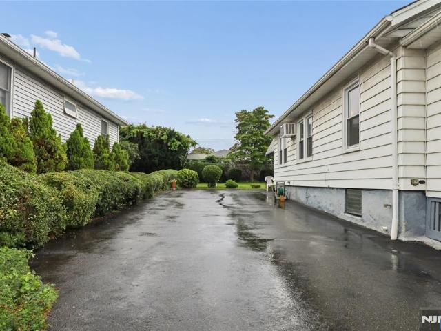 House for sale in Elmwood Park, New Jersey