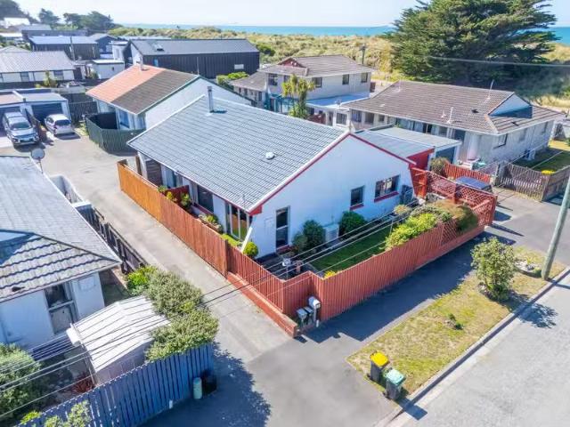 House for sale in Chaslands, Canterbury