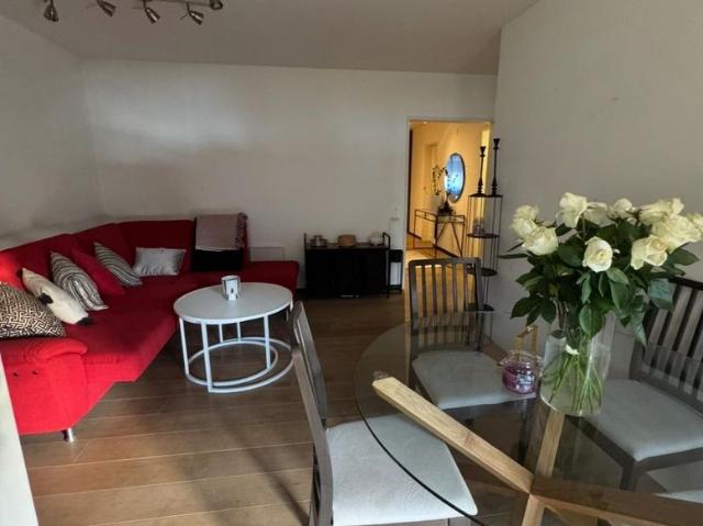Studio mieten in Einigen, Zürich