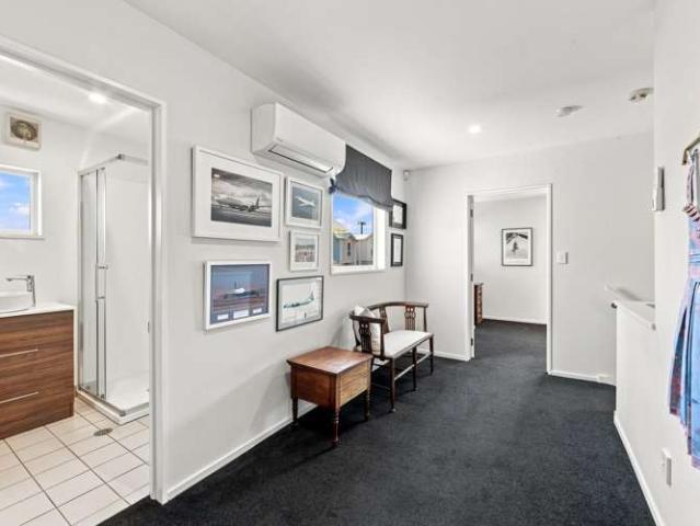 Townhouse for sale in Chaslands, Canterbury